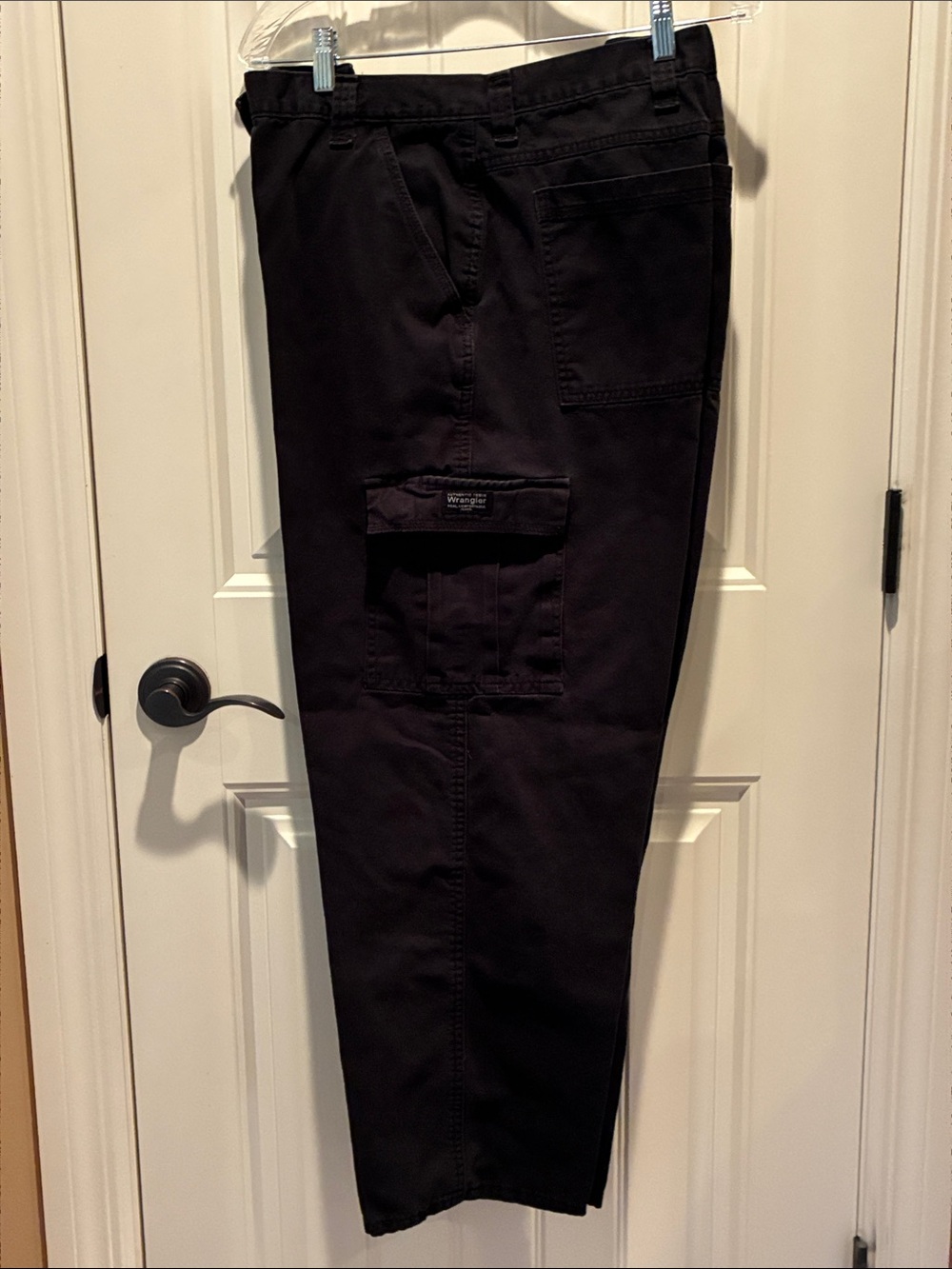 Wrangler Men’s Black Cargo Work Pants 44 / 30  Faded Black 4 Pockets 2 Velcro